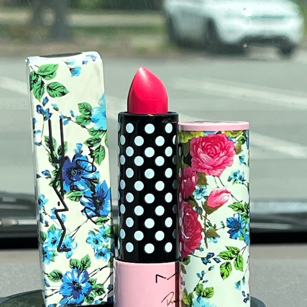 MAC x Richard Quinn "Vamp-tastic" Lipstick - Picture 12 of 16